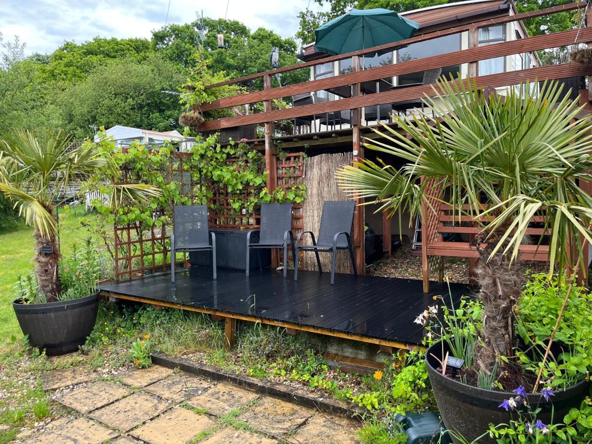 Private Holiday Home In Calm Site Wootton Bridge  Exterior photo
