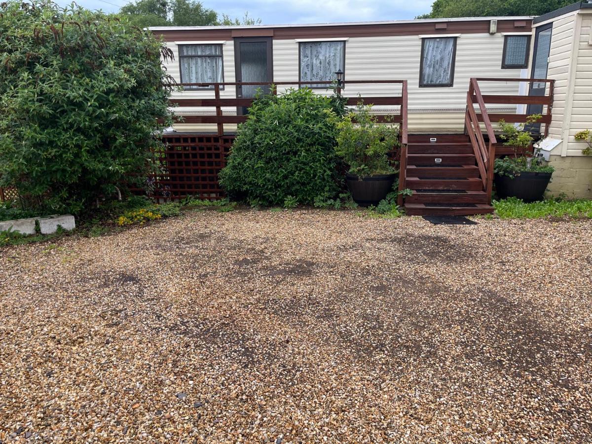 Private Holiday Home In Calm Site Wootton Bridge  Exterior photo